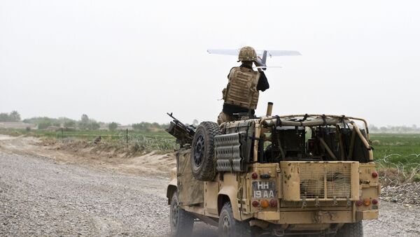 A soldier of Bravo Company, 1 Rifles launches a Desert Hawk UAV (Unmanned Aerial Vehicle) from a WMIK Landrover during an operation near Garmsir, Afghanistan. - Sputnik Afrique