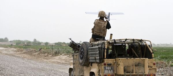 A soldier of Bravo Company, 1 Rifles launches a Desert Hawk UAV (Unmanned Aerial Vehicle) from a WMIK Landrover during an operation near Garmsir, Afghanistan. - Sputnik Afrique