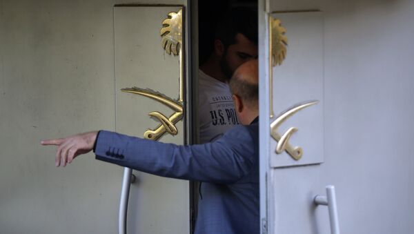 Officials leave Saudi Arabia consulate in Istanbul, Sunday, Oct. 7, 2018. - Sputnik Afrique