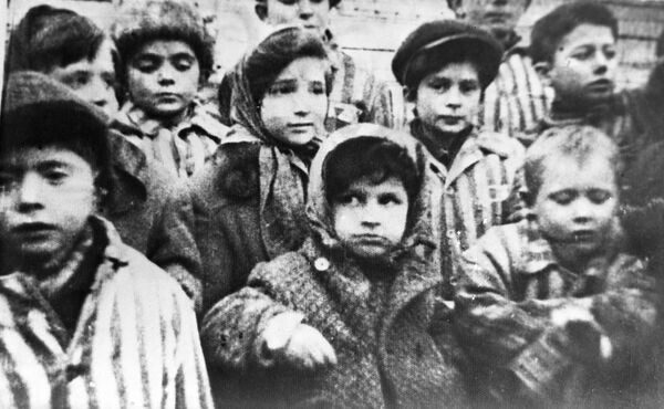 Enfants libérés du camp d’Auchwitz Enfants libérés du camp d’Auchwitz - Sputnik Afrique