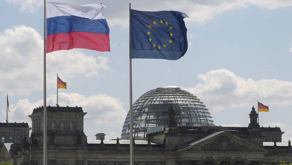 Les drapeaux de la Russie, de l'UE et de l'Allemagne - Sputnik Afrique
