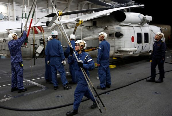 L’équipage féminin du destroyer porte-hélicoptères japonais Kaga - Sputnik Afrique