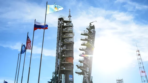 Le lanceur Soyouz-FG avec le vaisseau habité Soyouz MS-10 installé sur un pas de tir du cosmodrome de Baïkonour (archive photo) - Sputnik Afrique