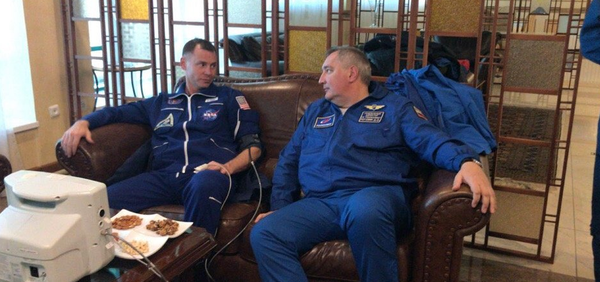 Les premières images de l'équipage du Soyouz MS-10 qui a atterri après une panne - Sputnik Afrique