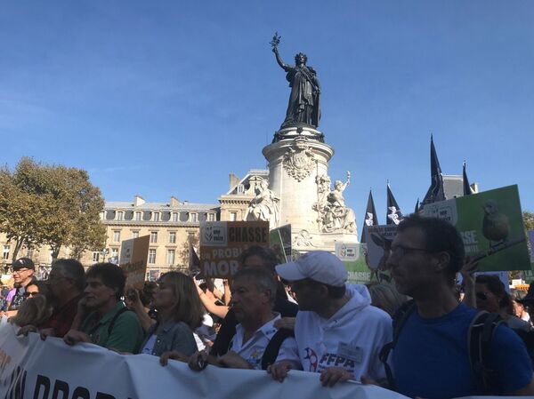 Manifestation contre la chasse à Paris  - Sputnik Afrique