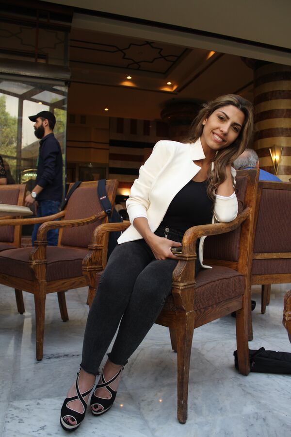 Ghina Nizam, 23 ans, avocate originaire de Damas Ghina Nizam, 23 ans, avocate originaire de Damas - Sputnik Afrique