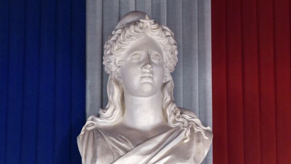 One of the French Republic symbols, a sculpture of the bust of Marianne, is pictured at the city hall, on April 4, 2014, in Toulouse, southwestern France. - Sputnik Afrique