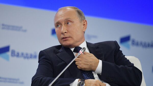Vladimir Poutine pendant une réunion du club de discussion Valdaï - Sputnik Afrique