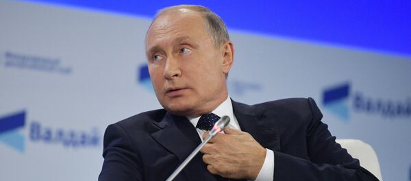 Vladimir Poutine pendant une réunion du club de discussion Valdaï - Sputnik Afrique