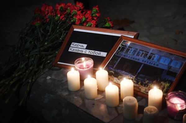 Actions en hommage aux victimes de la tragédie du lycée de Kertch - Sputnik Afrique