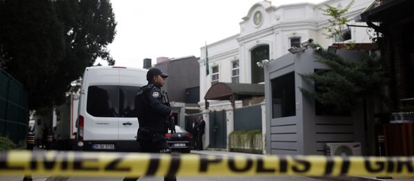 Policia turca, investigando el caso de la desaparición del periodista saudí, Jamal Khashoggi, en el Consulado de Arabia Saudí en Estambul - Sputnik Afrique