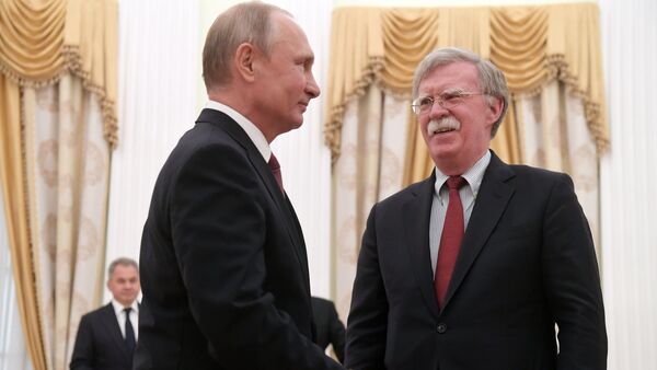 Vladimir Poutine et John Bolton - Sputnik Afrique