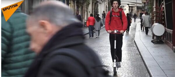 Pour la ministre des Transports, les trottinettes électriques dépassent les bornes Pour la ministre des Transports, les trottinettes électriques dépassent les bornes - Sputnik Afrique