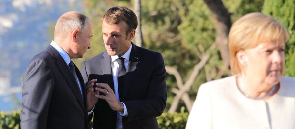 Vladimir Poutine et Emmanuel Macron à Istanbul - Sputnik Afrique