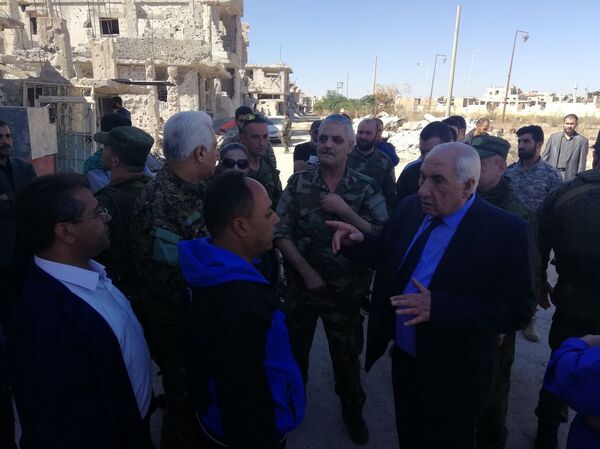 Militaires syriens et réfugiés palestiniens - Sputnik Afrique