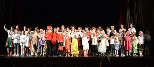 Le russe enseigné aux jeunes enfants en France, une question pas si primaire - Sputnik Afrique