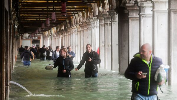 Touristes à Venise inondée - Sputnik Afrique