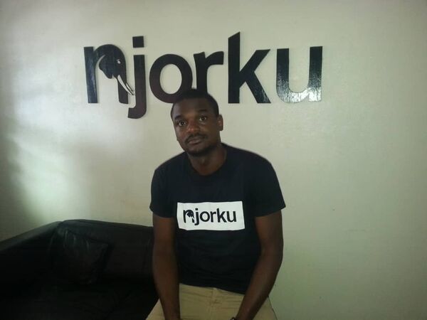 Churchill Mambe, 33 ans, dirige une start-up durement touchée par les troubles Churchill Mambe, 33 ans, dirige une start-up durement touchée par les troubles - Sputnik Afrique