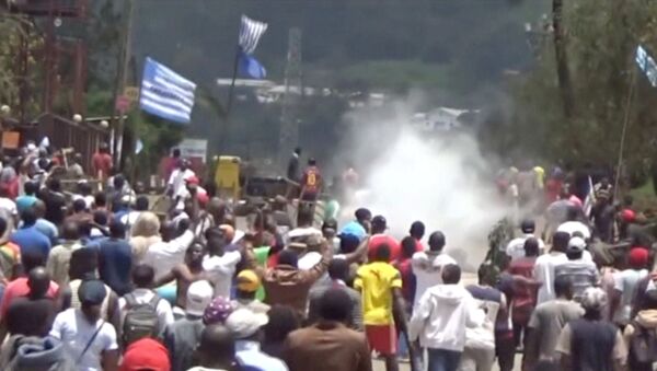 FILE PHOTO: A still image taken from a video shot on October 1, 2017, shows protesters waving Ambazonian flags as they move forward towards barricades and police amid tear gas in the English-speaking city of Bamenda, Cameroon. - Sputnik Afrique