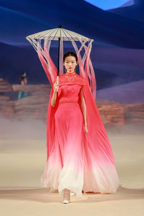 Les plus belles tenues de la China Fashion week à Pékin - Sputnik Afrique