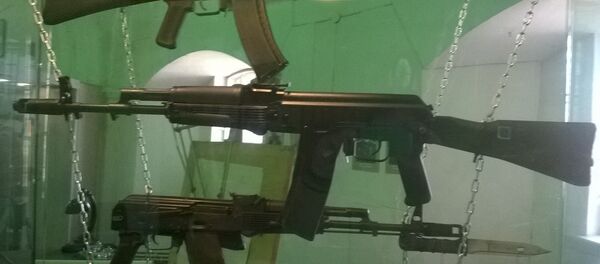 Fusils d'assaut AK-74M, AK-101 et AK-103 - Sputnik Afrique