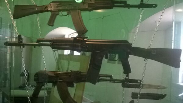 Fusils d'assaut AK-74M, AK-101 et AK-103 - Sputnik Afrique