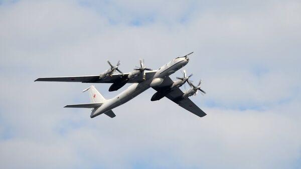 Un Tu-142 russe ravitaillé en vol au-dessus de la mer de Barents - vidéo