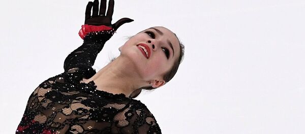 Alina Zagitova interprète son programme libre au Grand Prix d'Helsinki - Sputnik Afrique