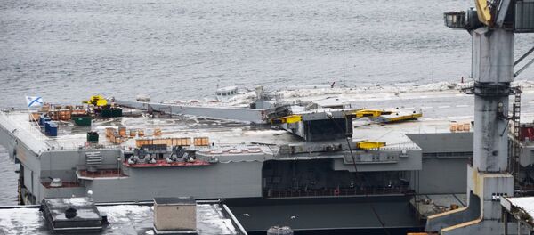 La grue tombée sur le pont d’envol de l'Amiral Kouznetsov - Sputnik Afrique
