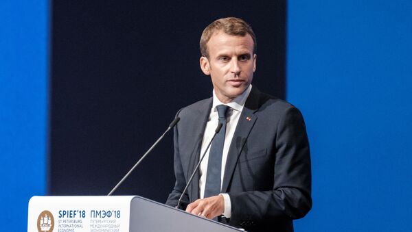 Der französische Präsident Emmanuel Macron tritt bei dem Internationalen Wirtschaftsforum in Sankt Petersburg auf - Sputnik Afrique