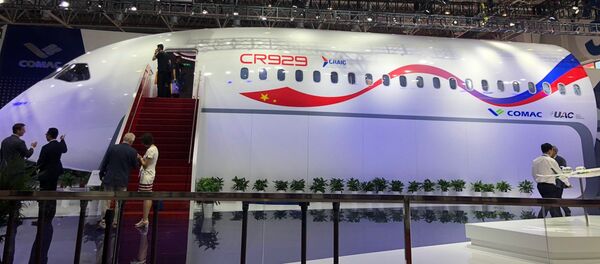 Das Modell des russisch-chinesischen Passagierflugzeugs CR-929 Das Modell des russisch-chinesischen Passagierflugzeugs CR-929 - Sputnik Afrique
