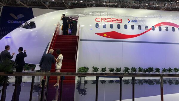 Das Modell des russisch-chinesischen Passagierflugzeugs CR-929 - Sputnik Afrique
