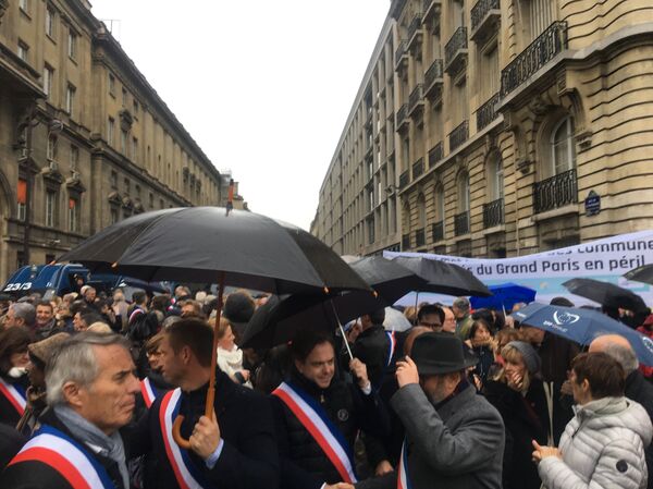 Manifestation de maires des collectivités locales d’Ile-de-France - Sputnik Afrique