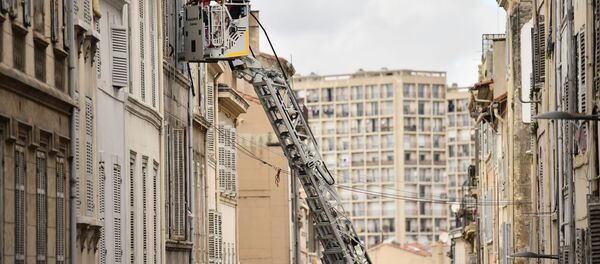 On November 10, 2018, rescue services inspect the neighbouring buildings of those that collapsed in Marseille on November 5, 2018. - Sputnik Afrique