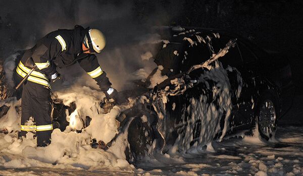 Voiture incendiée. Image d'illustration - Sputnik Afrique