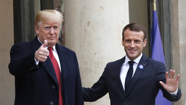 French President Emmanuel Macron, right, and U.S President Donald Trump thumb up at the Elysee Palace in Paris, Saturday, Nov.10, 2018.  - Sputnik Afrique