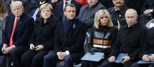 Donald Trump, Angela Merkel, Emmnuel Macron, Brigitte Macron y Vladímir Poutine - Sputnik Afrique