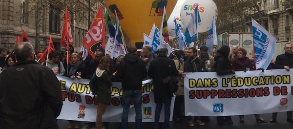 Les fonctionnaires de l’éducation nationale descendent dans les rues de Paris contre les actions du gouvernement et pour la défense du service public, 11 novembre 2018 - Sputnik Afrique