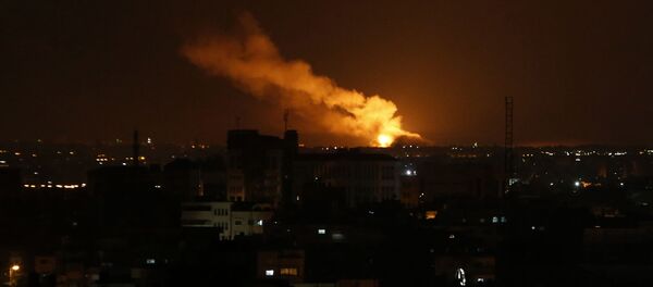 Une explosion dans la bande de Gaza suite à un raid israélien (archive photo) - Sputnik Afrique
