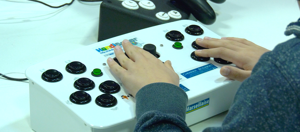 Handigamer - manette pour problème de motricité réduite - Sputnik Afrique
