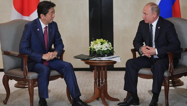Shinzo Abe et Vladimir Poutine à Singapour - Sputnik Afrique