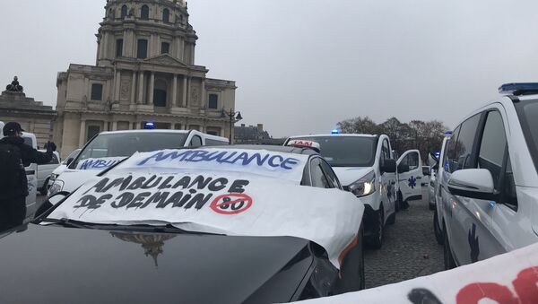 Les ambulanciers ne décolèrent pas: nouvelle action à Paris, 16 novembre 2018 - Sputnik Afrique