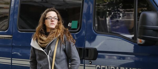 French police officer Guillaume Lebeau (C) and Maggy Biskupski - Sputnik Afrique