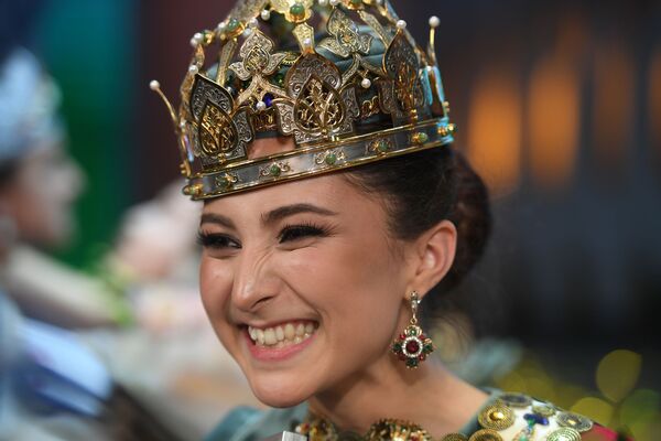 La lauréate et les finalistes du concours de beauté Tatar Kyizyi à Kazan - Sputnik Afrique