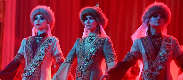 La lauréate et les finalistes du concours de beauté Tatar Kyizyi à Kazan - Sputnik Afrique