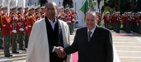 Le Président Abdelaziz Bouteflika et l'ancien Président tunisien Moncef Marzouki le 12 février 2012 à Alger - Sputnik Afrique