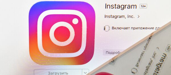 Icon of Instagram social media as seen on a smartphone screen - Sputnik Afrique