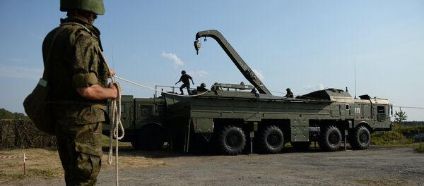 Déploiement d'un système de missiles Iskander Déploiement d'un système de missiles Iskander - Sputnik Afrique