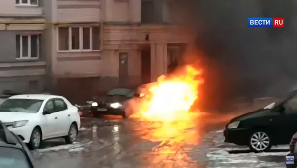 Endormi au volant, un conducteur ivre a failli brûler dans sa BMW - Sputnik Afrique