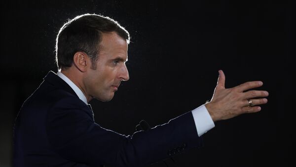 French president Emmanuel Macron gestures as he speaks during the economic event Choose Grand Est in Pont-a-Mousson, northeastern France on November 5, 2018 - Sputnik Afrique